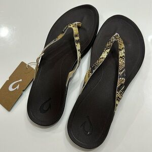 NWT Olukai Ho’Opio Sandals in Tan Snakeskin sz 9 Item# 7N